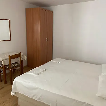 בית הארחה Jelena 2*