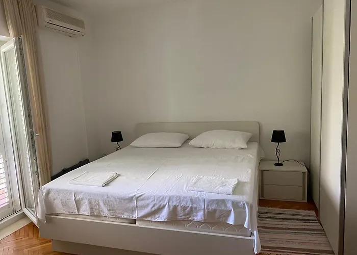 Jelena דוברובניק