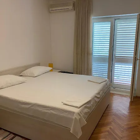 Guest house Jelena 2*