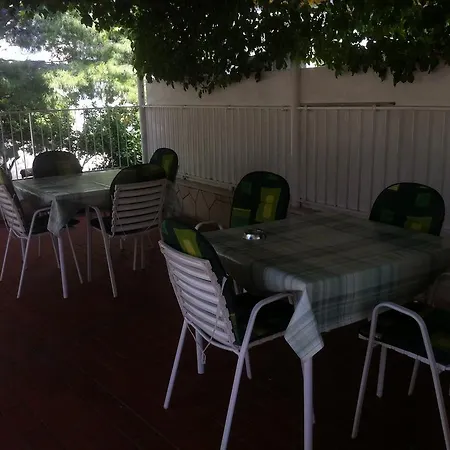 Guest house Jelena 2*