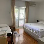 Guest house Jelena 2*