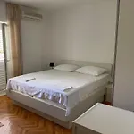 Guest house Jelena 2*