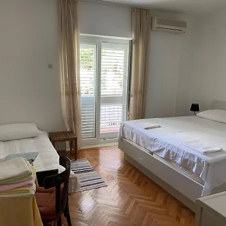 Gostinjska kuća Jelena 2*