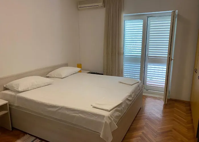 Guest house Jelena 2*